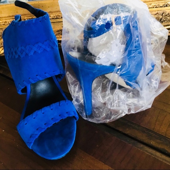 Nicole Miller Artelier Percy Suede Heels - Picture 4 of 6